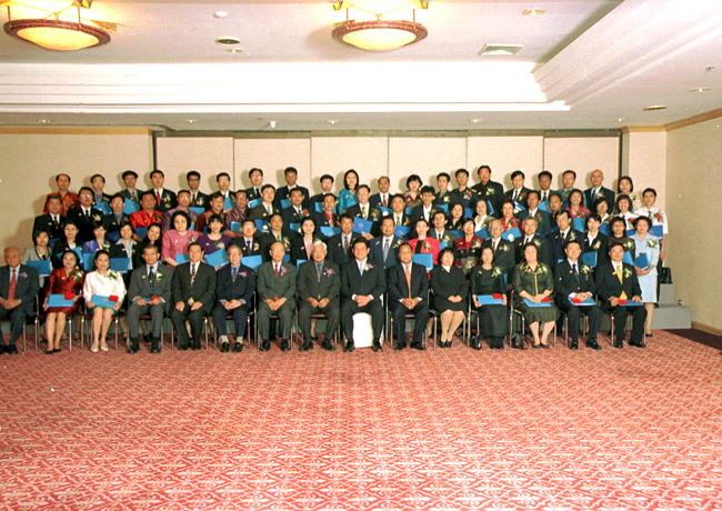 awardpics19.jpg 440.5K