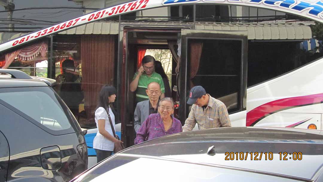 Lunch_Mae_Pranom_10_03.JPG 101.5K