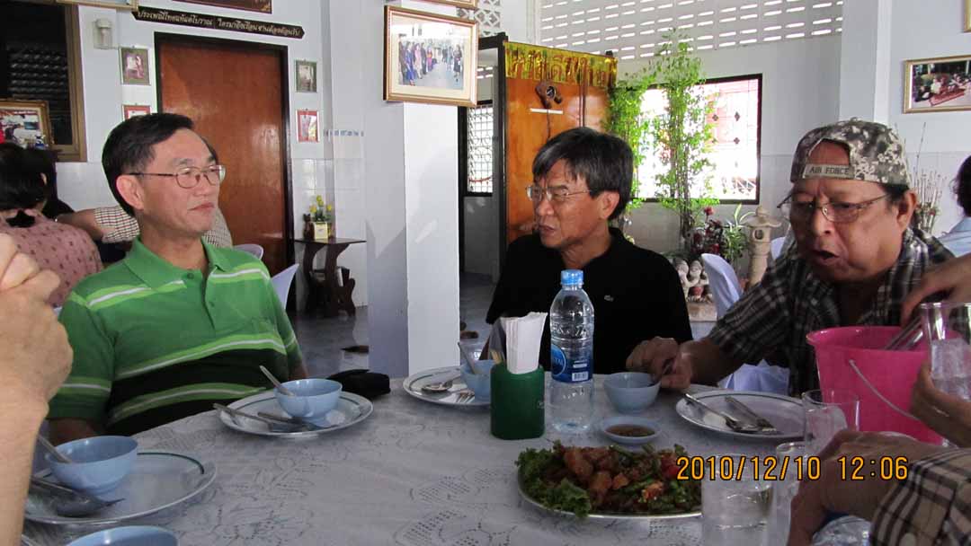 Lunch_Mae_Pranom_10_06.JPG 100.2K