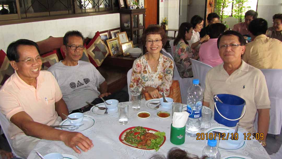 Lunch_Mae_Pranom_10_11.JPG 103.9K