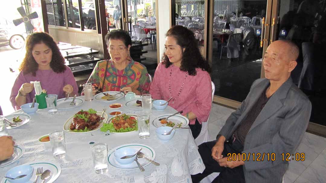 Lunch_Mae_Pranom_10_12.JPG 102.0K