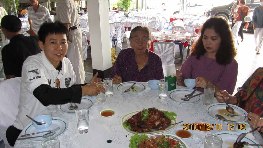 Lunch_Mae_Pranom_10_13.JPG 104.6K