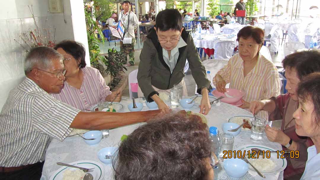 Lunch_Mae_Pranom_10_14.JPG 114.7K