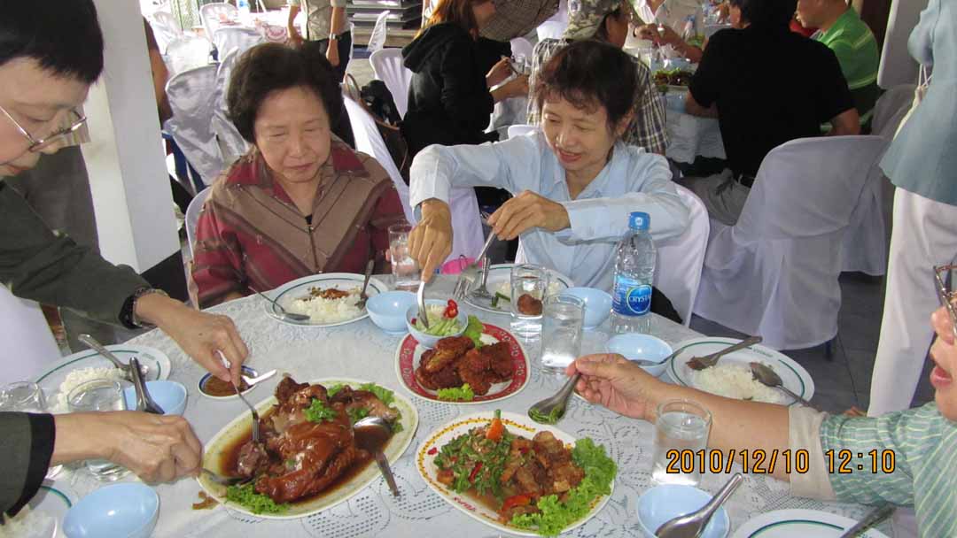 Lunch_Mae_Pranom_10_16.JPG 104.4K