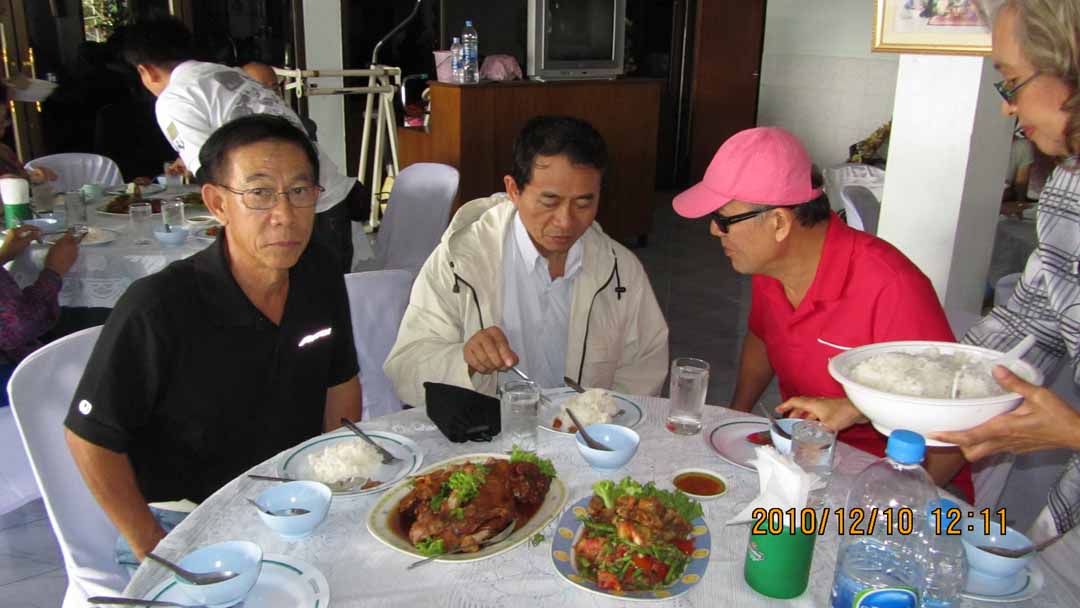 Lunch_Mae_Pranom_10_17.JPG 95.4K