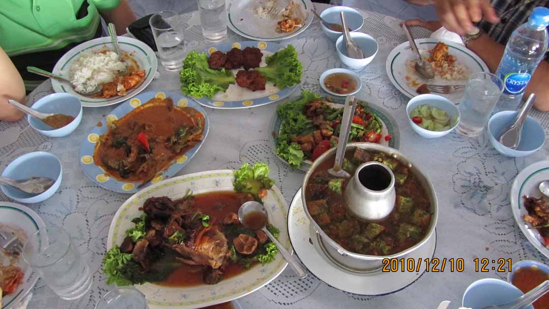 Lunch_Mae_Pranom_10_25.JPG 107.1K