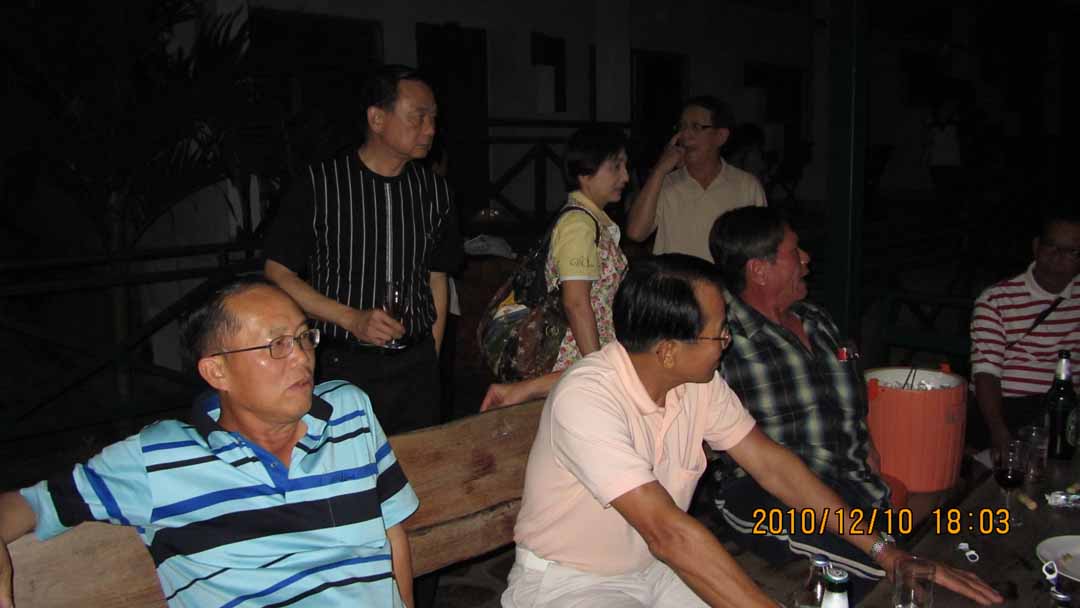 night_party_10_04.JPG 68.1K