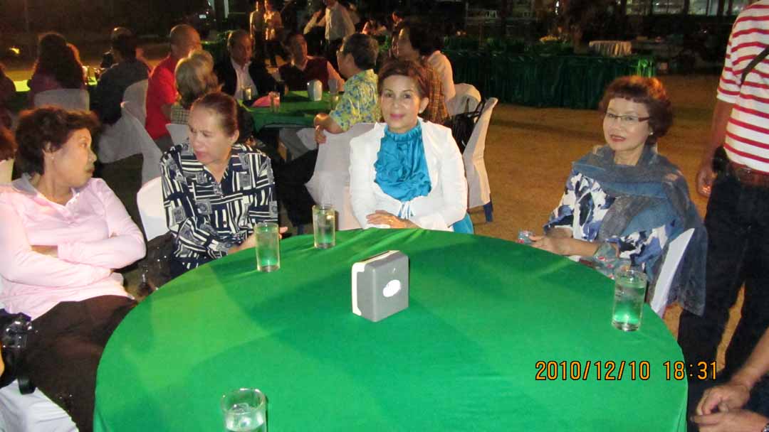 night_party_10_11.JPG 83.2K