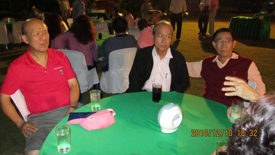 night_party_10_13.JPG 72.6K