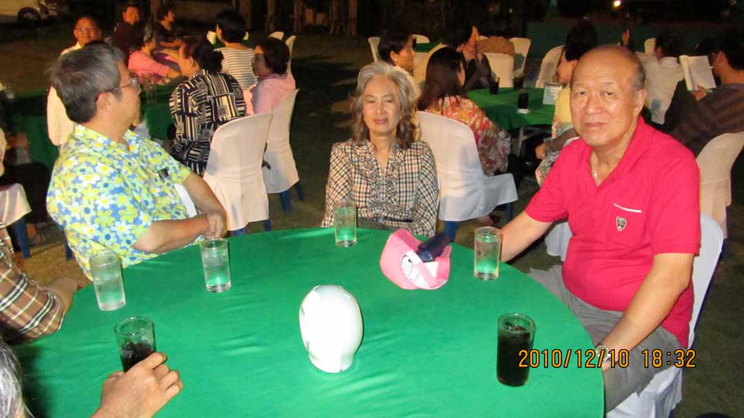 night_party_10_15.JPG 87.1K