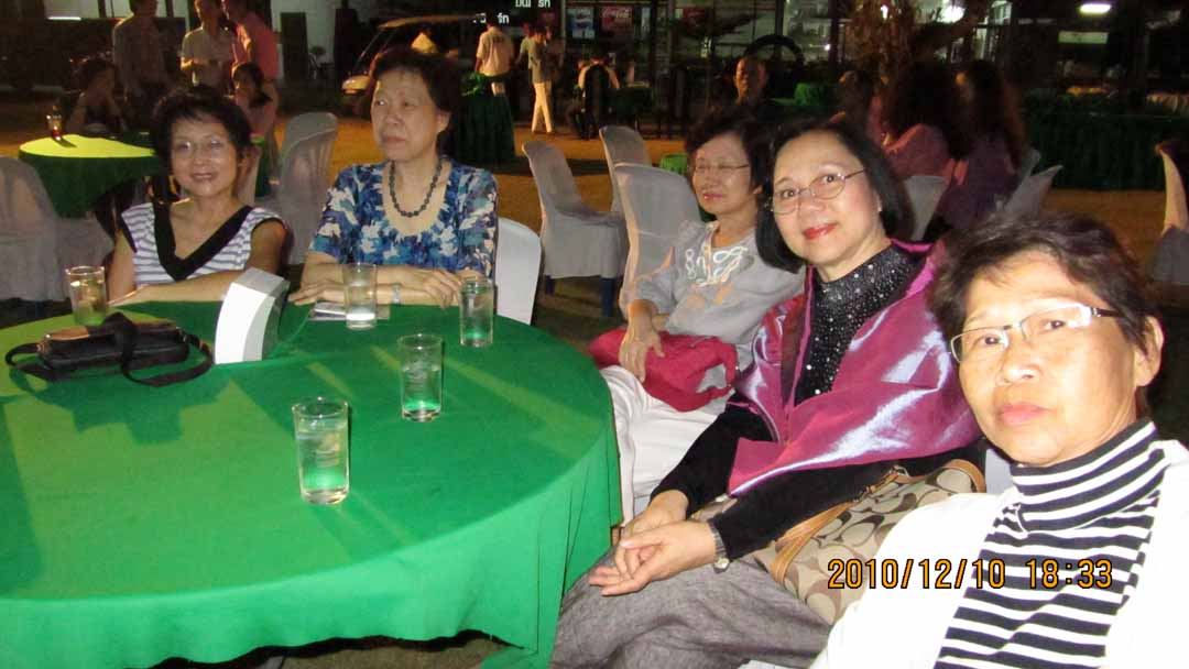 night_party_10_17.JPG 88.2K