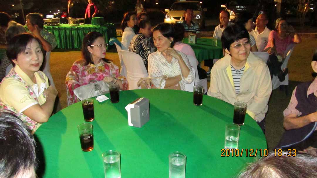 night_party_10_19.JPG 86.2K