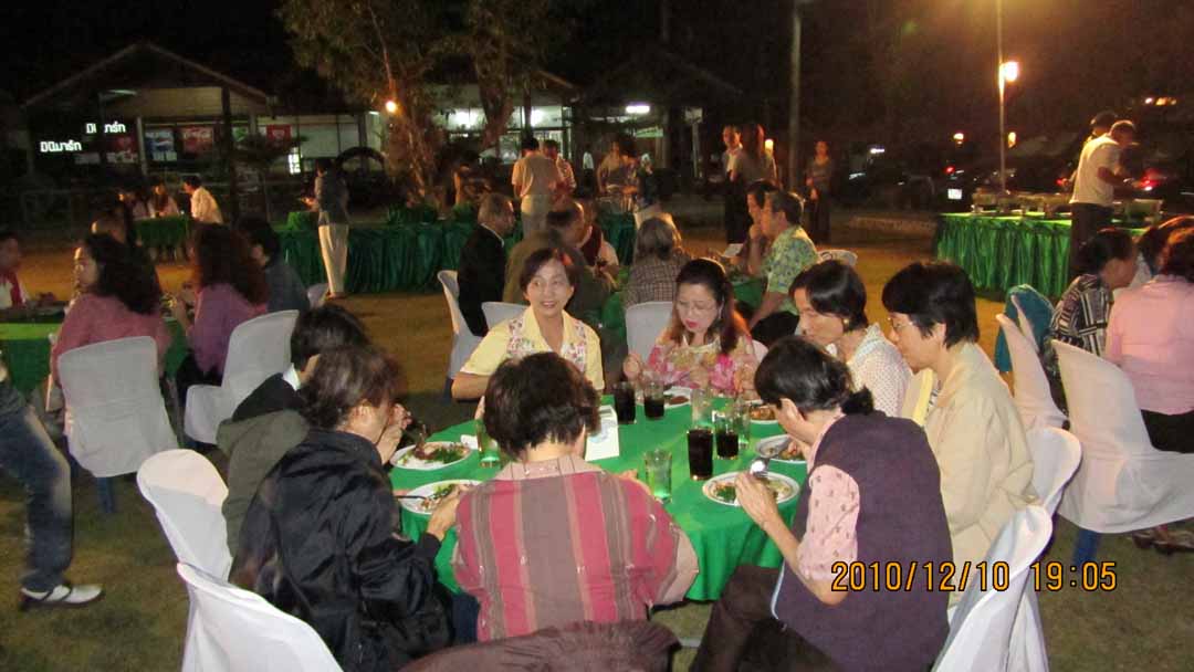 night_party_10_35.JPG 84.3K