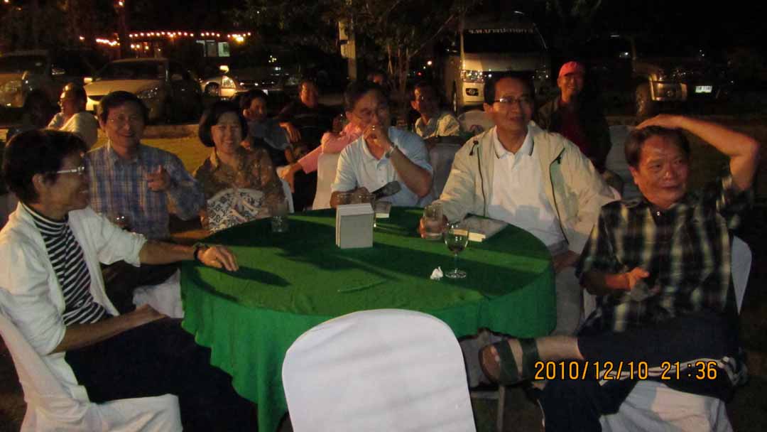 night_party_10_49.JPG 73.2K