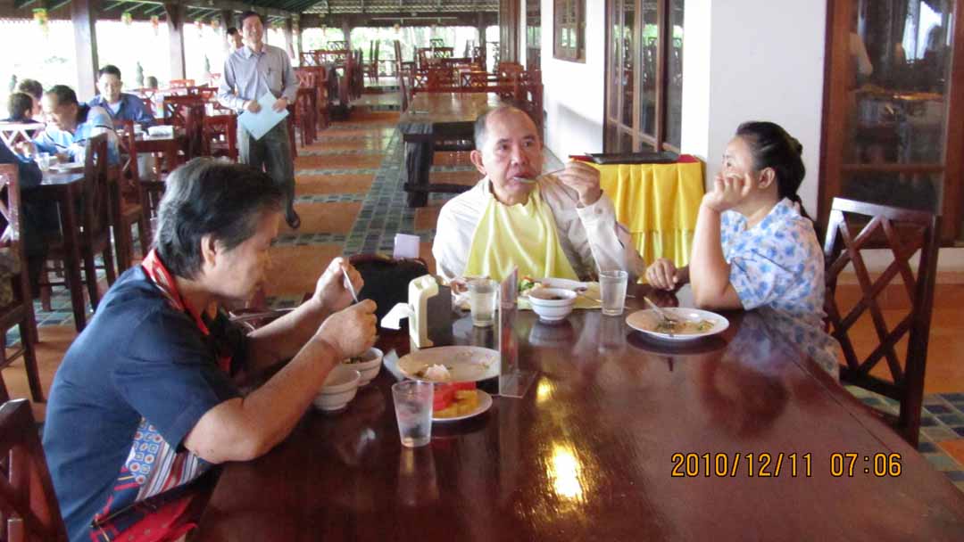 breakfast_11_02.JPG 88.5K