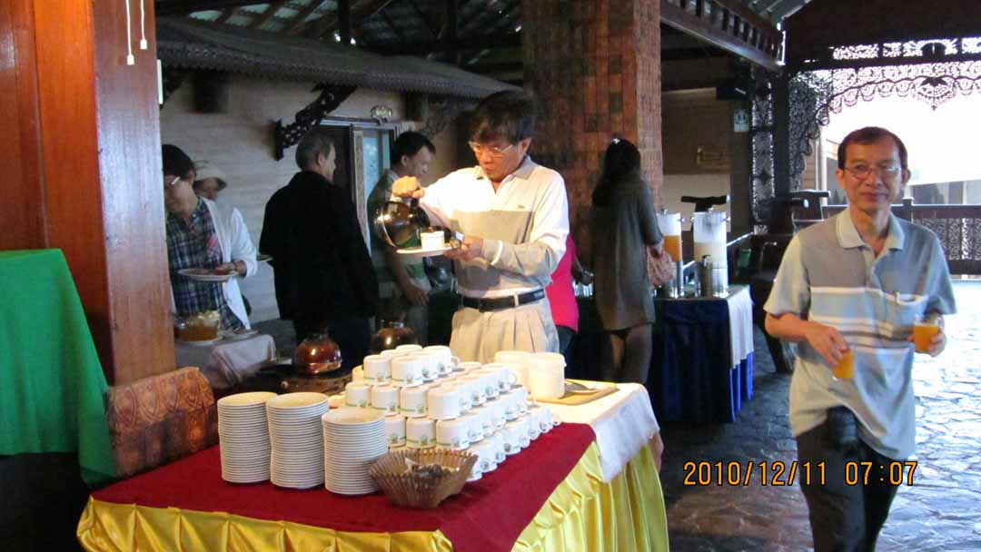 breakfast_11_06.JPG 90.0K