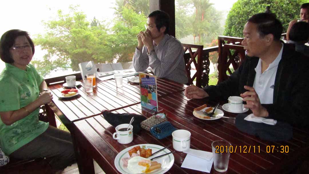 breakfast_11_15.JPG 93.8K