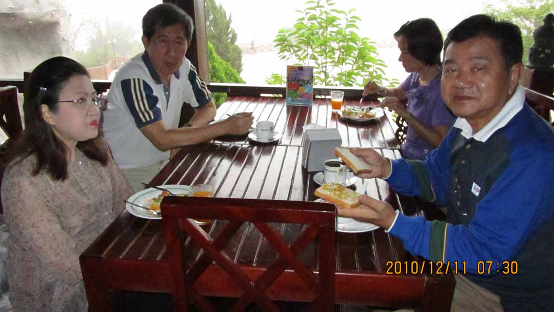 breakfast_11_16.JPG 85.1K