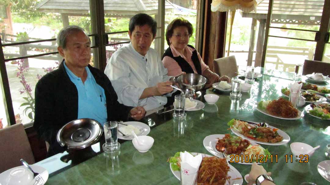 lunch_11_12.JPG 99.5K