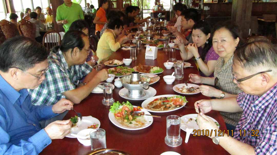 lunch_11_18.JPG 108.8K