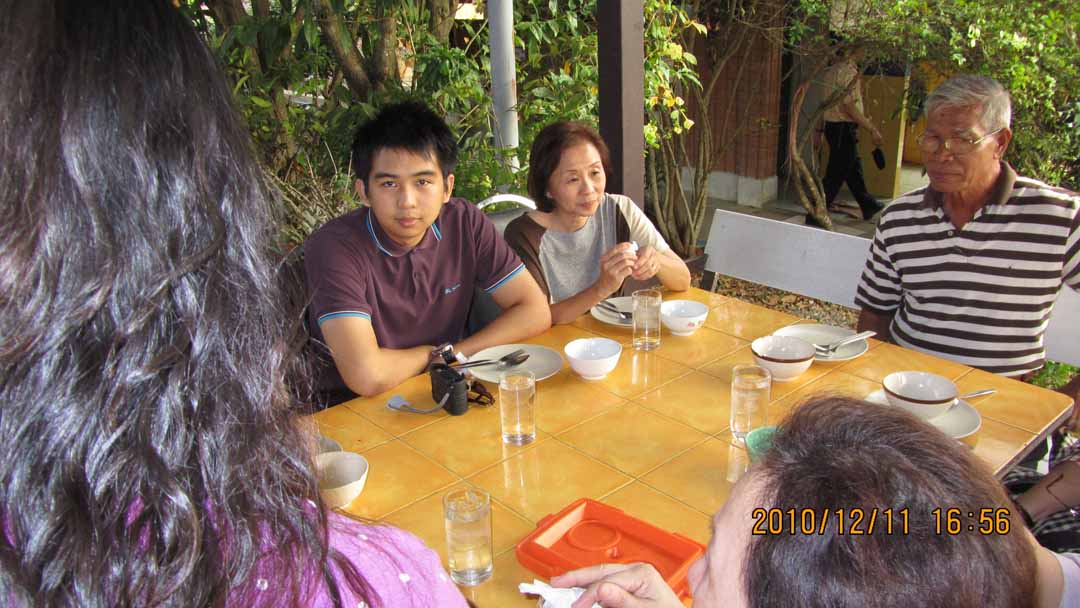 Imsook_dinner_11_21.JPG 116.4K