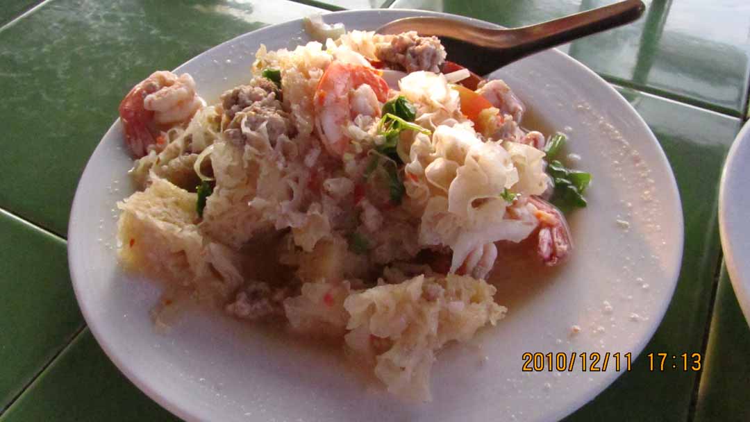 Imsook_dinner_11_29.JPG 70.7K