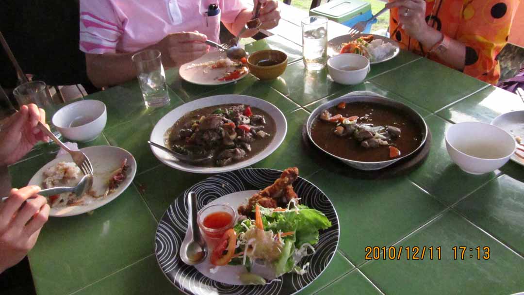 Imsook_dinner_11_30.JPG 89.5K