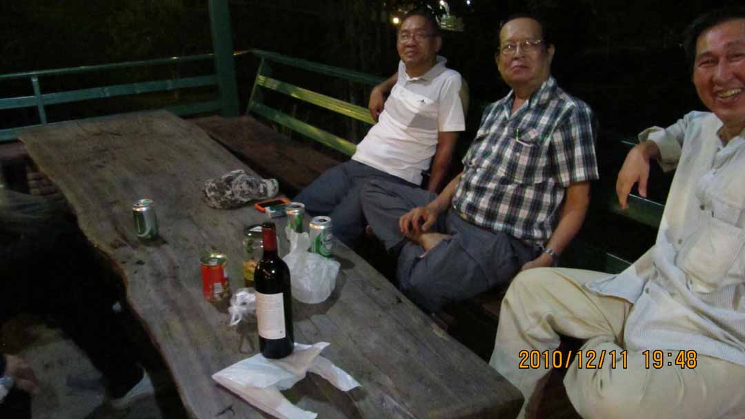 gang_party_11_06.JPG 68.1K