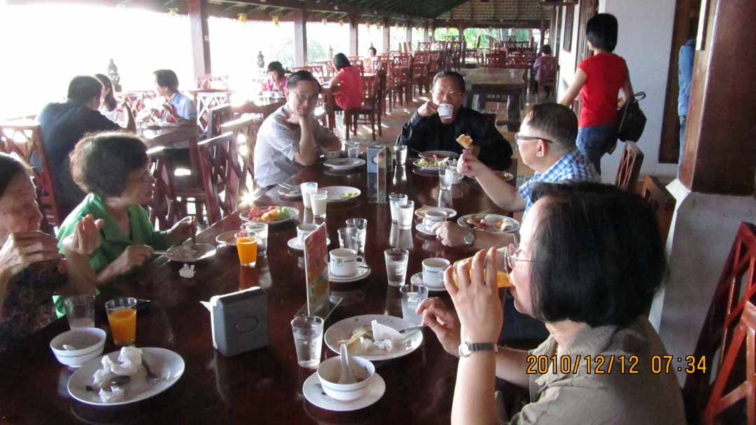 breakfast_12_19.JPG 94.7K