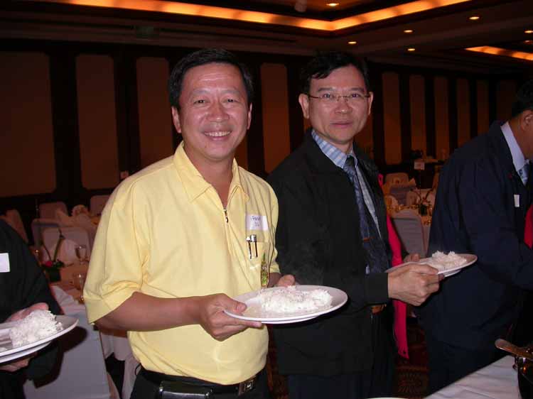 alumni06_19.jpeg 48.9K