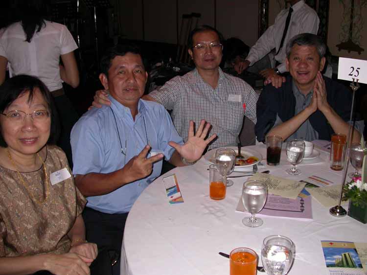 alumni06_27.jpeg 59.5K
